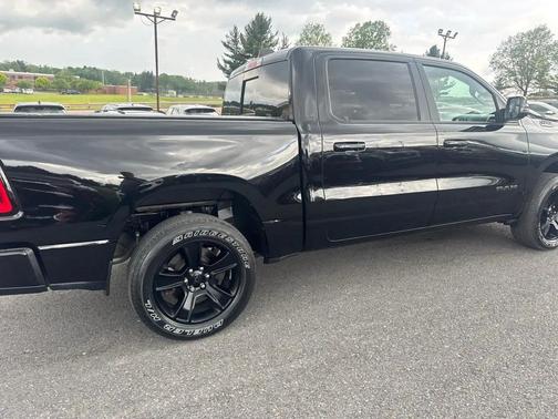 Diamond Black Crystal Pearlcoat 2023 RAM 1500 Big Horn/Lone Star