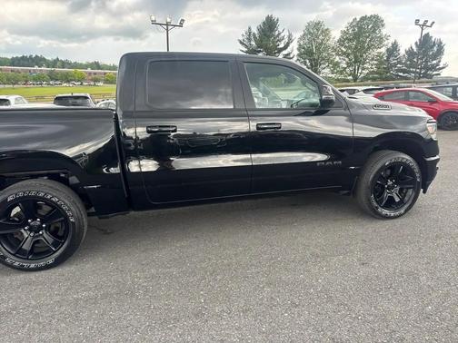 Diamond Black Crystal Pearlcoat 2023 RAM 1500 Big Horn/Lone Star