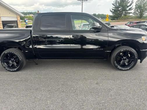 Diamond Black Crystal Pearlcoat 2023 RAM 1500 Big Horn/Lone Star