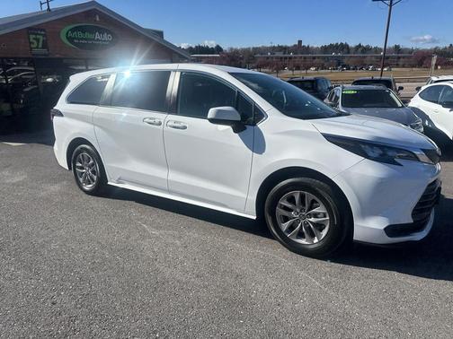 2025 Toyota Sienna LE