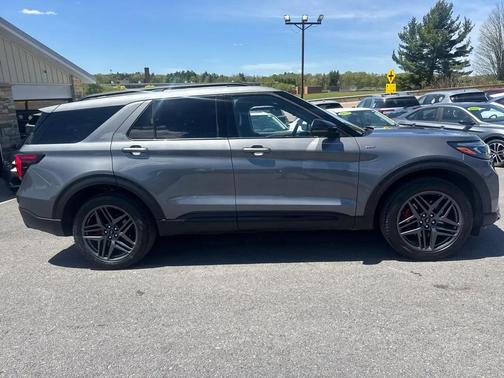 Carbonized Gray Metallic 2025 Ford Explorer ST-Line 4WD