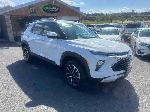 Summit White 2025 Chevrolet Trailblazer LT