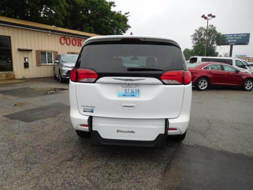 White 2021 Chrysler Voyager