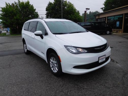 White 2021 Chrysler Voyager