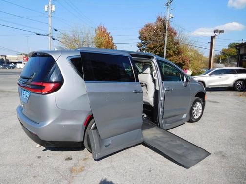 2021 Chrysler Pacifica Touring-L