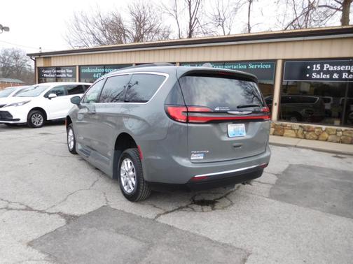2022 Chrysler Pacifica Touring-L