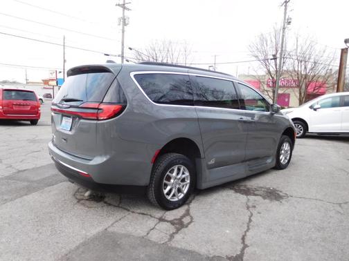 2022 Chrysler Pacifica Touring-L