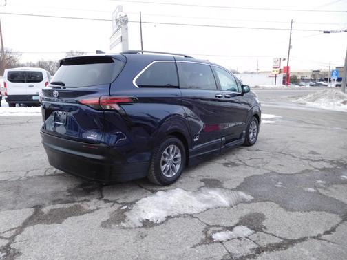 2022 Toyota Sienna XLE
