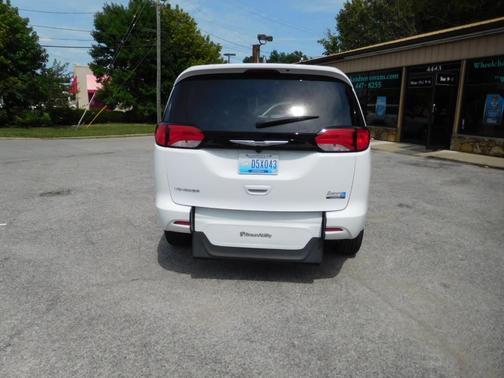 2022 Chrysler Voyager LX