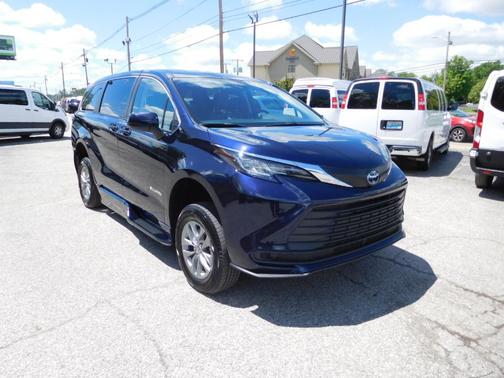 2022 Toyota Sienna LE