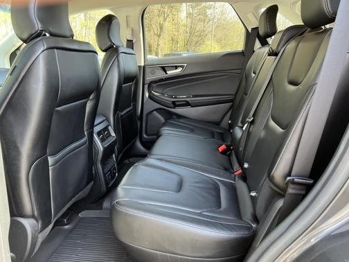 Magnetic Metallic 2019 Ford Edge Titanium