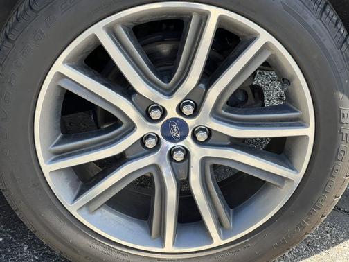 Magnetic Metallic 2019 Ford Edge Titanium