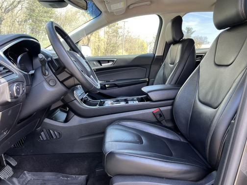Magnetic Metallic 2019 Ford Edge Titanium