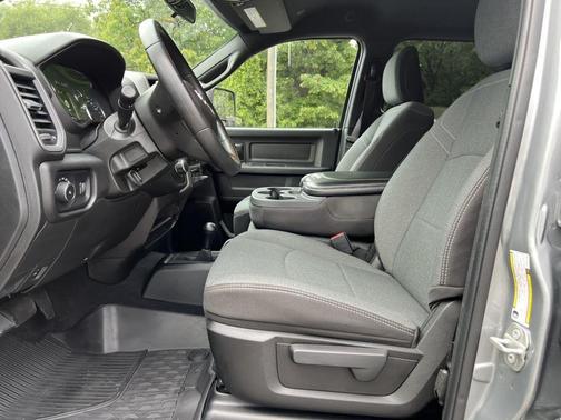 2024 RAM 2500 Tradesman Crew Cab 4x4 8' Box