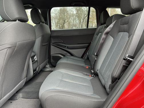 Red Hot Pearlcoat 2026 Jeep Cherokee Laredo 4x4