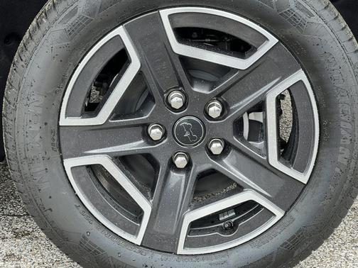 Red Hot Pearlcoat 2026 Jeep Cherokee Laredo 4x4