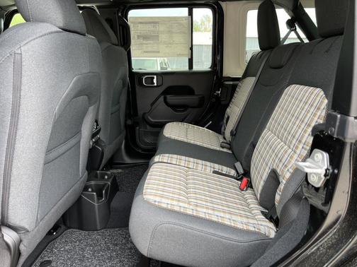 Black Clearcoat 2026 Jeep Wrangler 85th Anniversary
