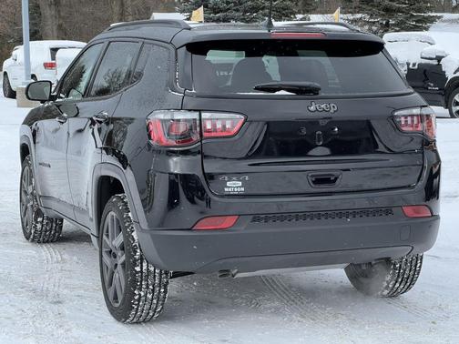 Diamond Black Crystal Pearlcoat 2026 Jeep Compass Limited