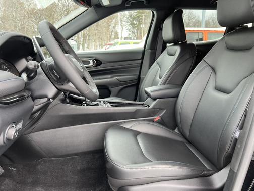 Diamond Black Crystal Pearlcoat 2026 Jeep Compass Limited