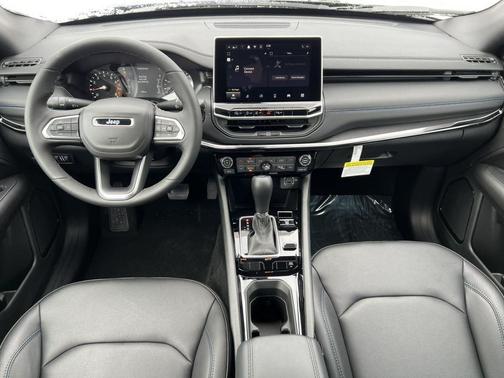 Diamond Black Crystal Pearlcoat 2026 Jeep Compass Limited