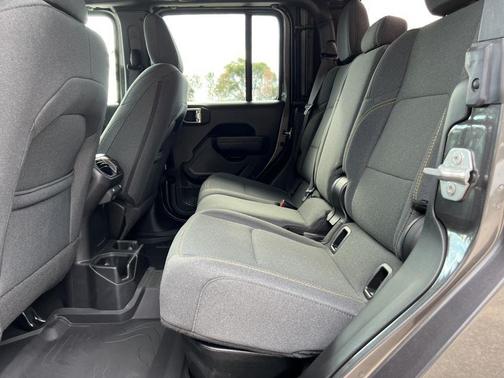 2024 Jeep Gladiator Sport S