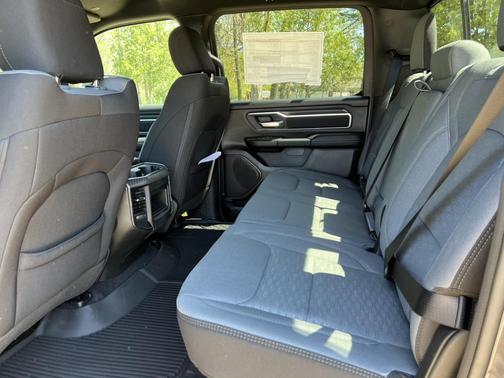 Granite Crystal Metallic Clearcoat 2026 RAM 1500 Big Horn/Lone Star