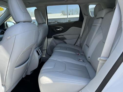 Bright White Clearcoat 2019 Jeep Cherokee Limited