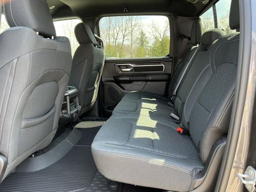 Granite Crystal Metallic Clearcoat 2026 RAM 1500 Big Horn/Lone Star