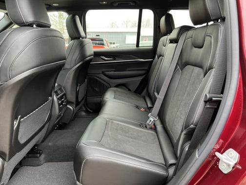 2026 Jeep Grand Cherokee Altitude