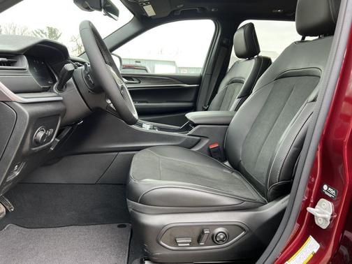 2026 Jeep Grand Cherokee Altitude