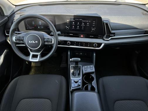 Snow White Pearl 2023 Kia Sportage LX