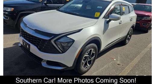 Snow White Pearl 2023 Kia Sportage LX