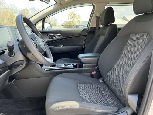 Snow White Pearl 2023 Kia Sportage LX
