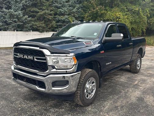 2022 RAM 2500 Tradesman Crew Cab 4x4 6'4' Box