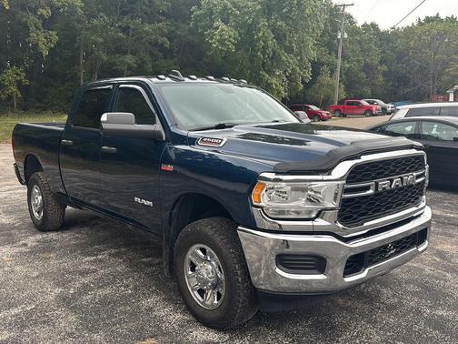 2022 RAM 2500 Tradesman Crew Cab 4x4 6'4' Box