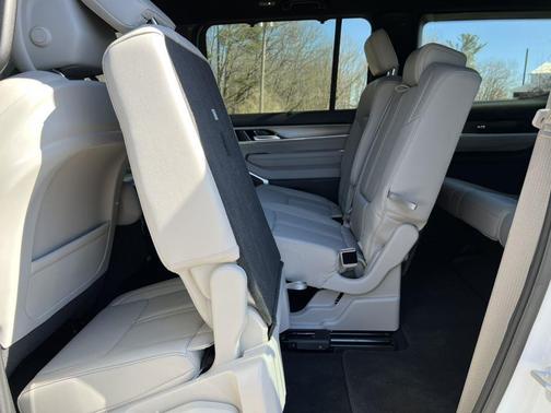 Bright White Clearcoat 2025 Jeep Wagoneer 4x4