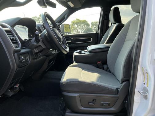 2024 RAM 2500 Big Horn Crew Cab 4x4 8' Box