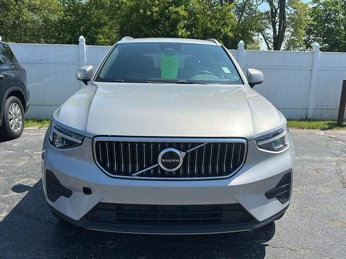 GRAY 2024 Volvo XC40 B5 Core Dark Theme