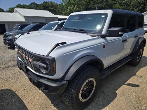 Oxford White 2023 Ford Bronco Badlands