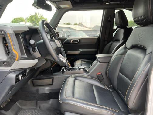 Oxford White 2023 Ford Bronco Badlands