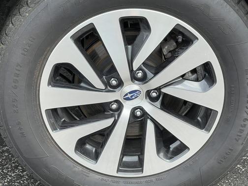 Crystal Black Silica 2024 Subaru Outback Premium