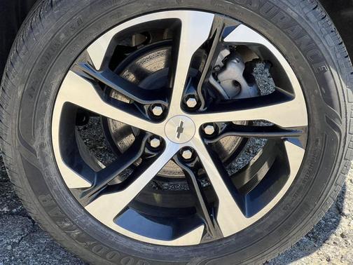 Sterling Gray Metallic 2024 Chevrolet Trax FWD 1RS
