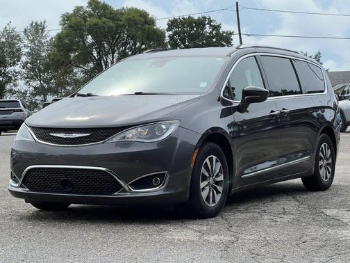 Granite Crystal Metallic Clearcoat 2020 Chrysler Pacifica Touring-L Plus