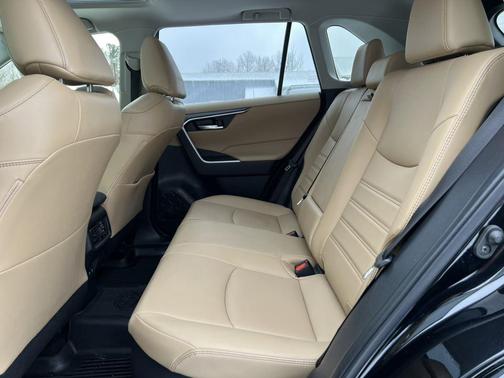 2021 Toyota RAV4 Hybrid XLE Premium