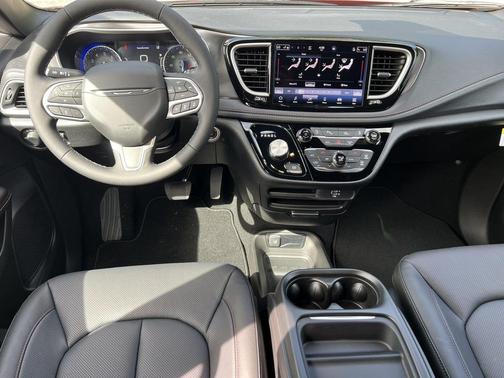 Red Hot Pearlcoat 2027 Chrysler Pacifica L