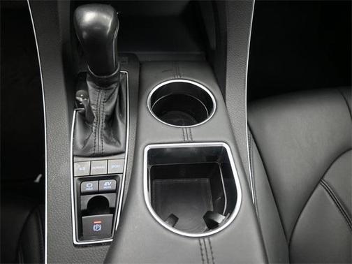 2021 Toyota Avalon Hybrid XLE