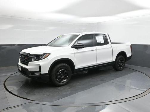 Platinum White Pearl 2025 Honda Ridgeline TrailSport+