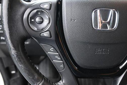 White 2017 Honda Pilot Touring
