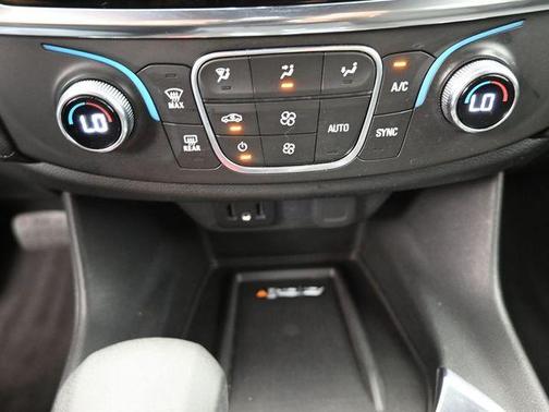 Northsky Blue Metallic 2022 Chevrolet Traverse LT Cloth