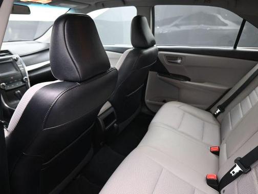 Celestial Silver Metallic 2017 Toyota Camry SE